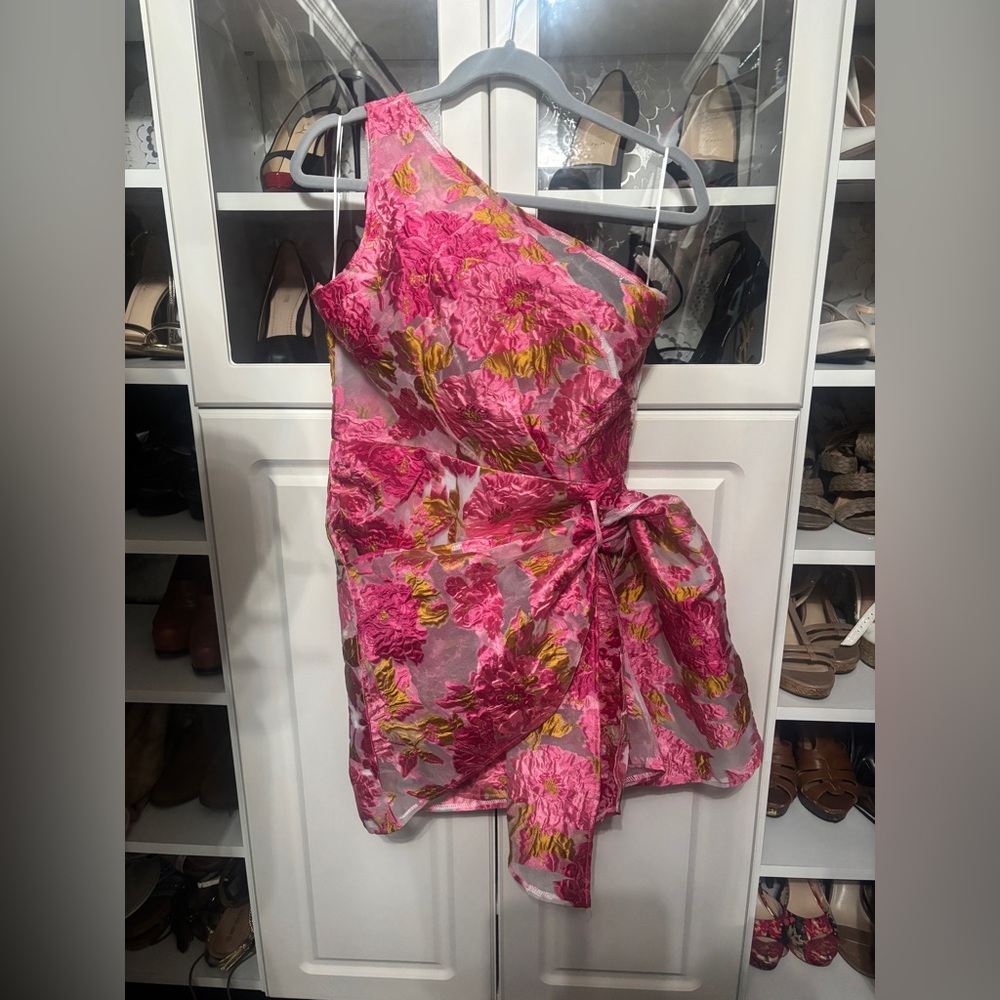 Showpo HAILEY MINI DRESS - ONE SHOULDER DRESS IN PINK FLORAL - Picture 4 of 7